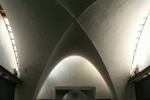 Mexican Stock Exchange Building, M&eacute;xico. Photograph by Alberto Moreno Guzm&aacute;n.
