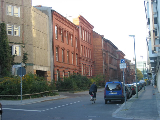 Eingang zum G&auml;stehaus
